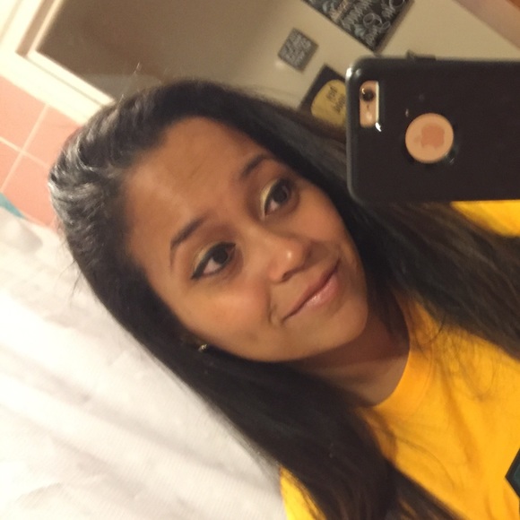 Meet your Posher, Elizabeth - Picture 3 of 3